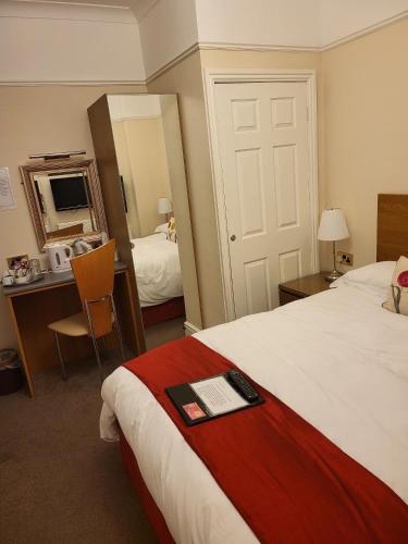 Rossdene House - main image