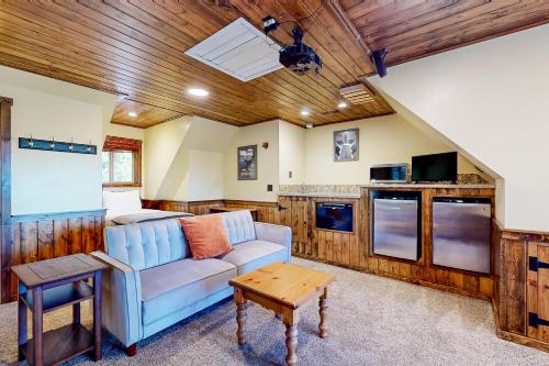 Hidden Sanctuary with casita in Lake Arrowhead, USA