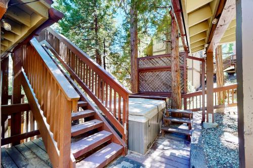 Hidden Sanctuary with casita in Lake Arrowhead, USA