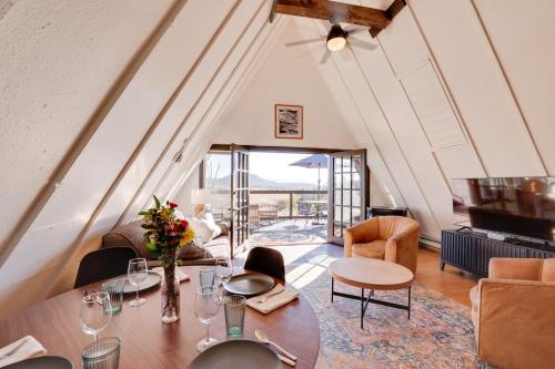 Jefferson A-Frame Cabin with Rocky Mountain Views in Bordenville, USA
