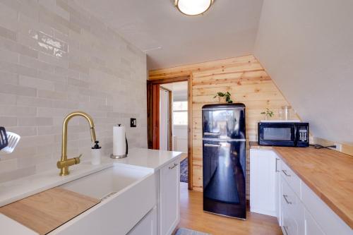 Jefferson A-Frame Cabin with Rocky Mountain Views in Bordenville, USA