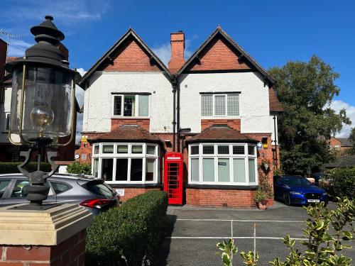 Chester House Guest House - image 4