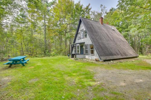 Pet-Friendly Belfast Retreat - 2 Mi to Downtown!