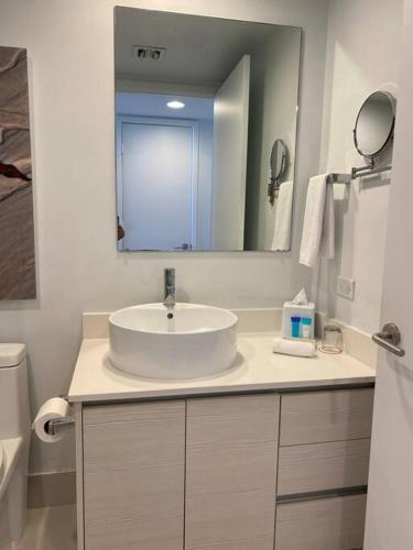 Two queen size bed studio Miami in Hallandale Beach, USA