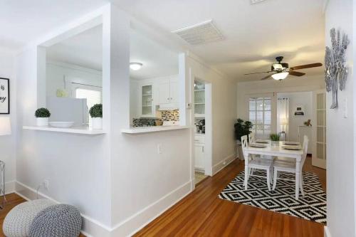 Stay Near Downtown, Riverwalk, & Pearl in 1 BR/1BA near San Antonio Állatkert