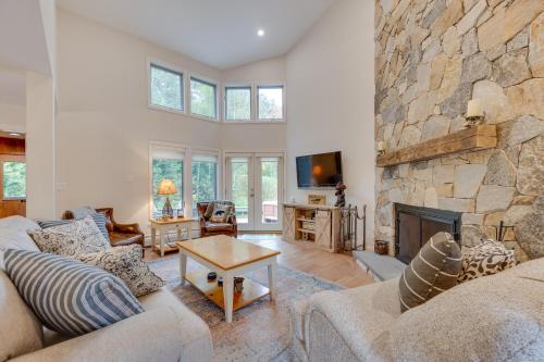 Ski-in Condo with Hot Tub on Burke Mtn Slopes! - main image