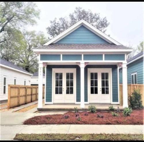 Cute 2bdr house Downtown!