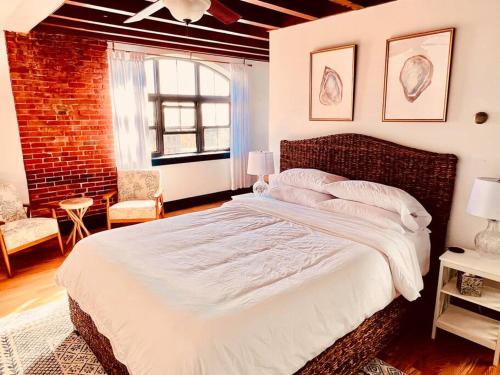 Large West End Penthouse walk to Old Port w/Parking image