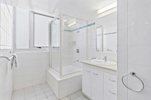 Three-Bedroom Apartment room in Ambassador Beachfront Burleigh Heads