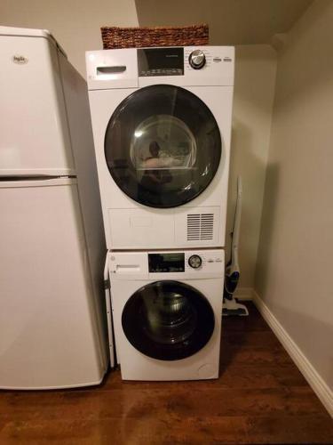 Private & cozy ground level suite in quiet area