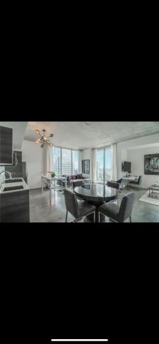 High-floor and spacious apartment in downtown Miami.