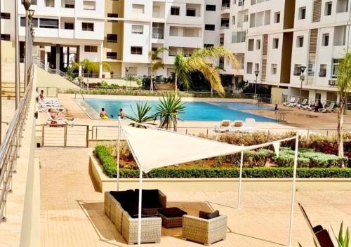 Vista exterior, CHIC & COSY appartement trés calme (CHIC & COSY appartement tres calme) in Al Mohammadi