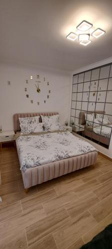 CozyStudio10, Roşu