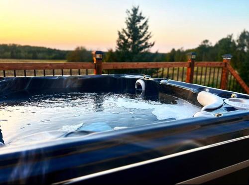 . The Twelve Hot Tub 2 Bedroom House