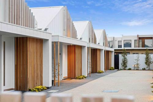 Mod House Ocean Grove- Walk to the shops, cafes, beach and park! Brand new luxury apartment in gated complex