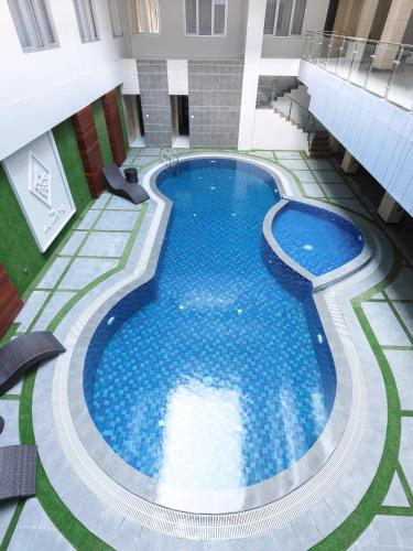 Swimming pool, The Aliante Hotel near Museum Bentoel
