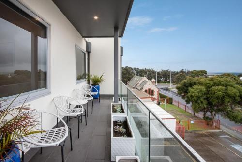 Ocean Blue Views in Central Dromana