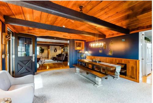 Haleywood Private 125 acres on Lake Douglas with 2 cabins Seasonal Pool Boat Dock Free Ticket! - image 4