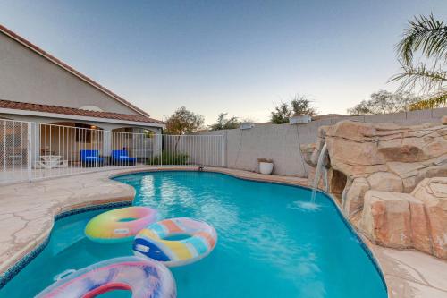 Beautiful 5BR w/King Beds, Pool & Hot Tub, Games, Las Vegas (zdjęcie 3)