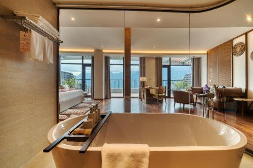 Badkamer, Lady Hill Sapa Resort near Fansipan Mountain