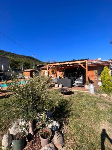 Maison en bois , plein pieds,piscine privative