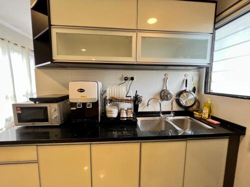 RiverView 8PAX 2BR in KBtown PS4, Netflix A-1-12 RiverView 8PAX 2BR in KBtown PS4, Netflix A-1-12