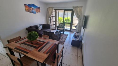 Self Catering. walking distance to beach. in Uvongo Beach