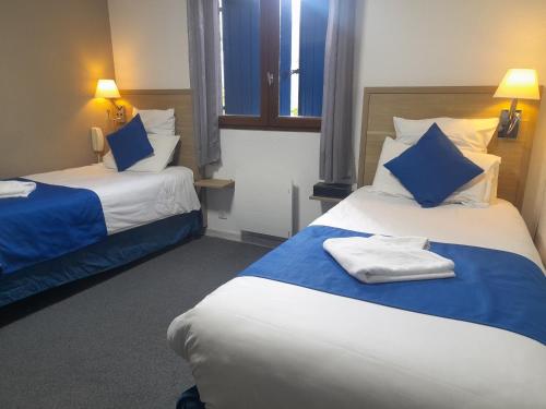 Chambre avec 2 lits, salle de bain privée