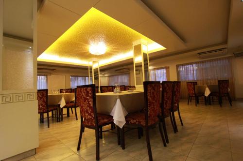 Restaurant, Hotel Ornate near Dhakeswari Temple