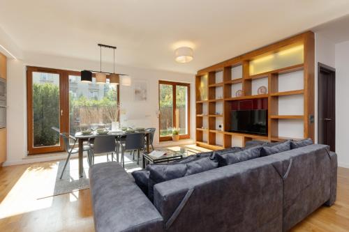 Old Mokotów Spacious Two-bedroom Apartment by Noclegi Renters, Warsaw