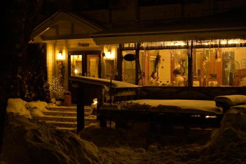 Hakuba Pension & Log Hotel Meteor