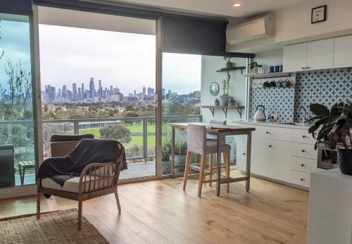 BestView St Kilda Spectacular Sunset Hideaway - boutique self-contained luxury apartment Melbourne