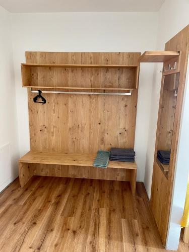 2 bedrooms, 3 beds