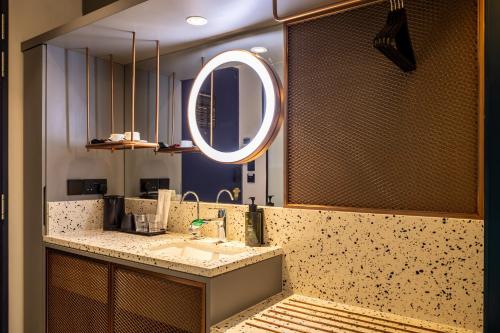 room detail thumbnail 2