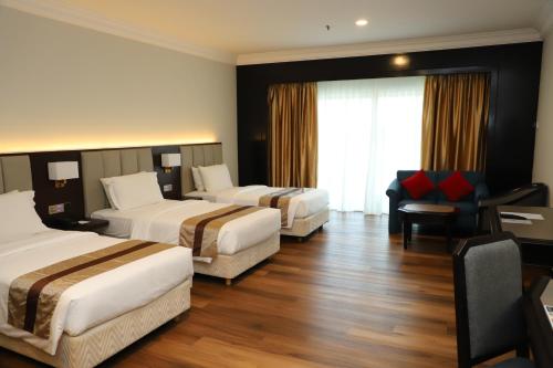 Deluxe Triple Room image 7