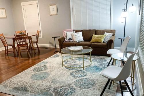 Oak Forest Cottage in Little Rock, USA