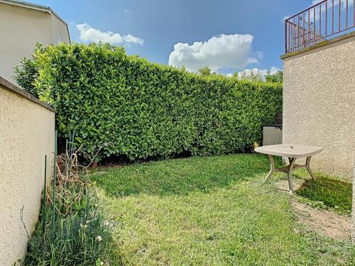 Dārzs, L'écrin des écoles-2 chambres-terrasse-BBQ (L'ecrin des ecoles-2 chambres-terrasse-BBQ) in Saint-Rambert-d'Albon (Rhone-Alpes)