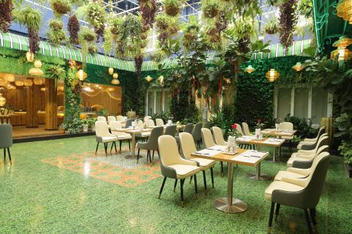 레스토랑, 플레이쿠 호텔 바이 지아 라이 투어리스트 (Pleiku Hotel by Gia Lai Tourist) in 쁠래이꾸 (잘라이)