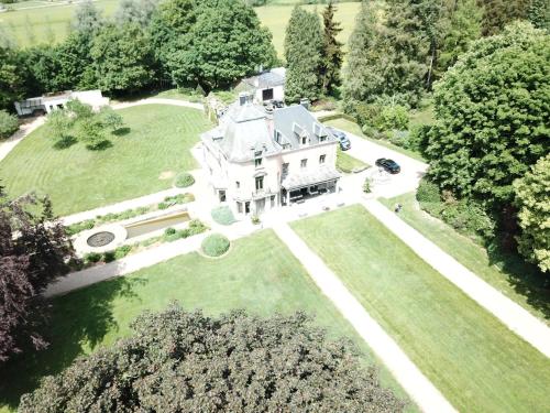Luxurious castle with hot tub in the Belgian