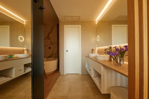 2 twin beds, 1 sofa bed