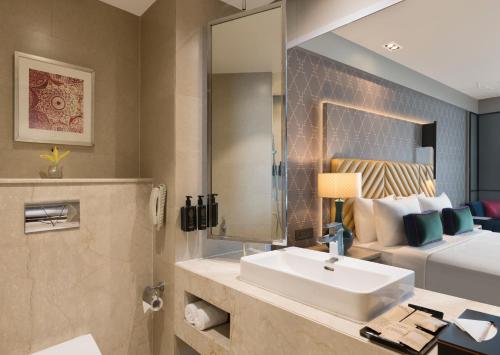 room detail thumbnail 2