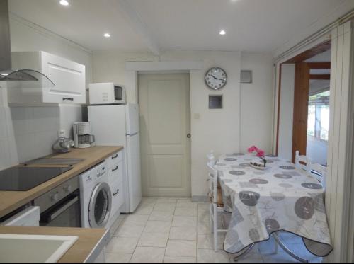 Lou Cigalon in Eoures