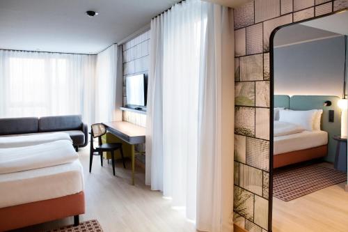 room detail thumbnail 1