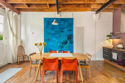 Modern Comfort Spacious Apartment Near Kings Cross and Camden, Complementary Fast WiFi, Netflix, Tea & Coffee, London