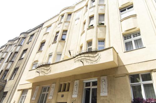 Real Apartments Lovag - main image
