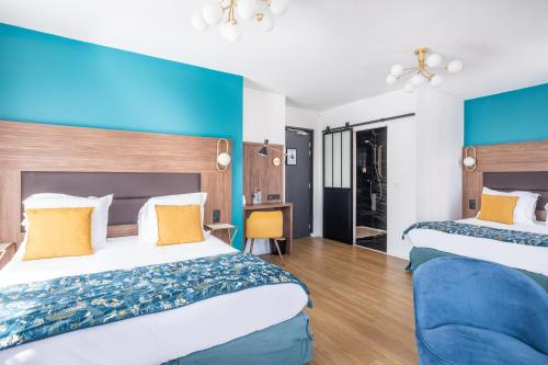 1 queen bed, 1 double bed
