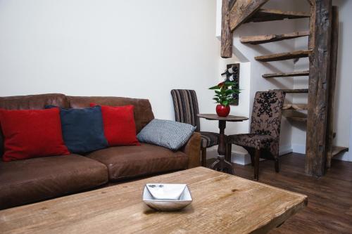 Romneys Apartments and Suites Room Type - One-Bedroom Apartment - Cozy 3 (2 Adults) Romneys Apartments and Suites Room Type - One-Bedroom Apartment - Cozy 3 (2 Adults)