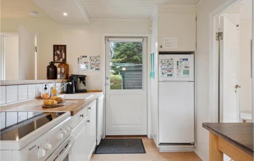 Beautiful Home In Brenderup Fyn With Kitchen