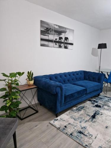 Stylish 2 bed home- short walk to Tottenham Stadium/Stations, Londyn