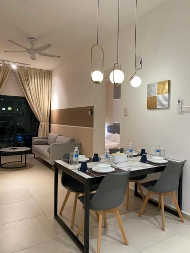 Reizz Residence By Leo Suites - image 3